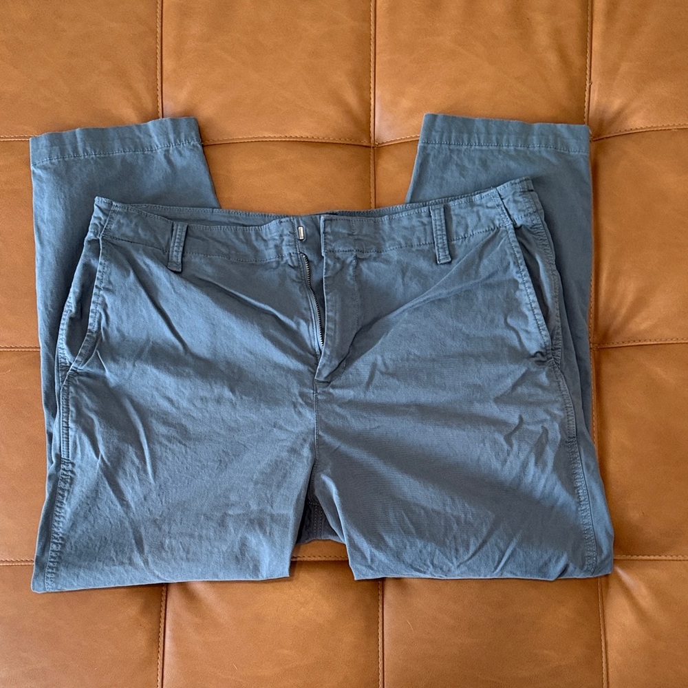 GAP Women's Blue Cropped Pants